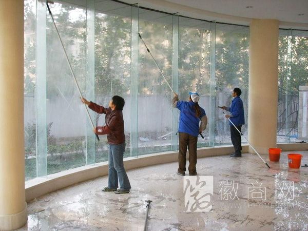 马鞍山宏泰保洁有限公司员工工作现场