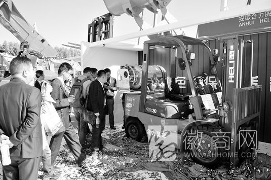合力3吨双燃料液力叉车问世 合力3吨双燃料液力叉车