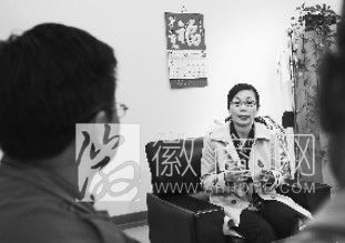 合肥师范附小设立“校长接待日” 校长张红正在接待学生家长