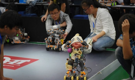 全国<a href='display.asp?id=12117' target='_blank'>机器人大赛</a> 清华 高校 机器人