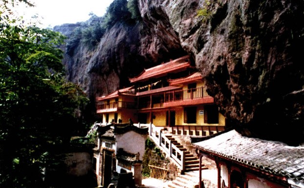 宿松县发展古寨堡<a href='display.asp?id=14028' target='_blank'>旅游</a> 白崖寨