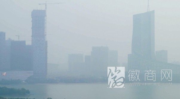 合肥空气质量指数持续重度污染 从合肥天鹅湖北岸南眺