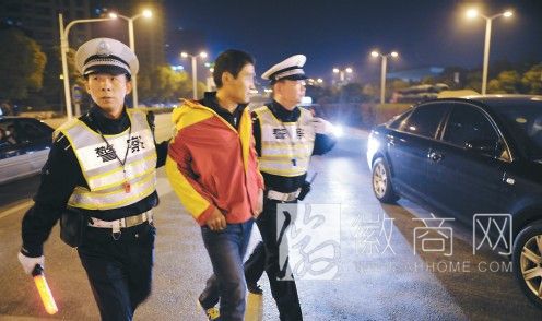 合肥交警部门查处&ldquo;三大车&rdquo; 这名心虚的货车司机弃车逃跑