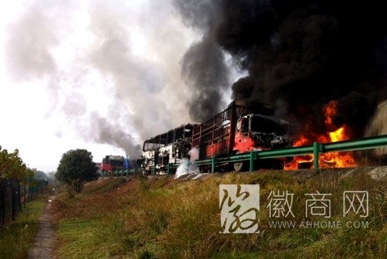 合六叶高速发生重大车祸 合六叶高速车祸现场