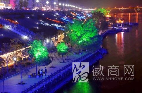 新安江滨水旅游区 <a href='display.asp?id=12239' target='_blank'>黄山</a> 综合体