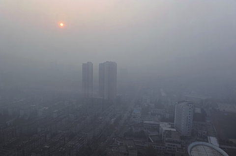 合肥空气污染 <a href='display.asp?id=12517'  target='_blank'>雾霾</a>