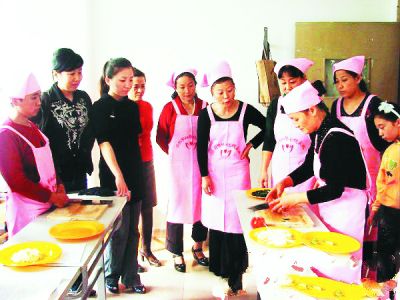 合肥市促进<a href='display.asp?id=12523'  target='_blank'>服务业</a>发展若干政策