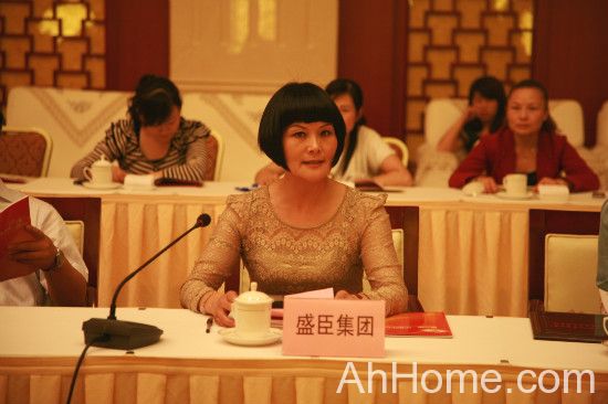 徐雯茵 安徽盛臣<a href='display.asp?id=18334'  target='_blank'>餐饮</a>集团有限公司 徐雯茵照片