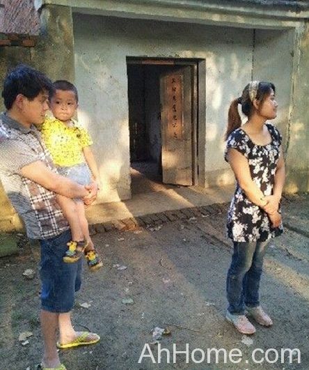 <a href='display.asp?id=11445' target='_blank'>阜阳</a>女子捐眼球给丈夫 <a href='display.asp?id=11445' target='_blank'>阜阳</a>女子嫁盲人