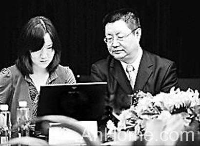 李坦登上中国女富豪榜 李坦与丈夫李锂的照片
