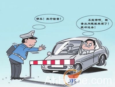 <a href='display.asp?id=11445' target='_blank'>阜阳</a>市一辆套牌车顶着交警狂奔1.5公里 违章车辆拒绝接受检查