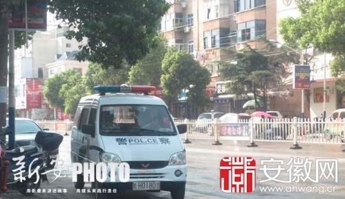 宿松违停警车
