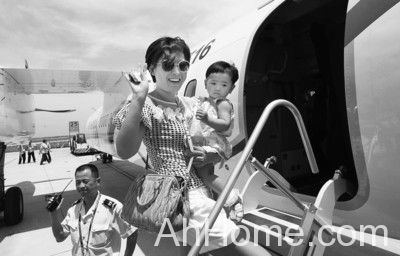 幸福航空&ldquo;合肥号&rdquo;  旅客登上&ldquo;合肥号&rdquo;