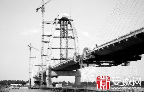 马鞍山长江公路大桥 马鞍山长江公路大桥合龙