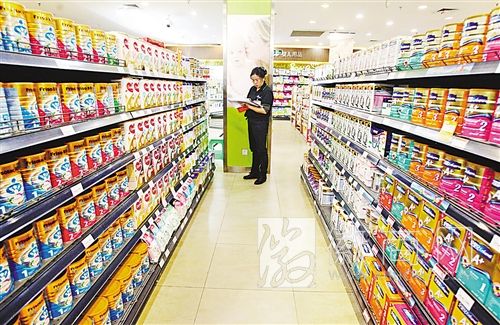 多美滋涉“肉毒杆菌”奶粉在合肥下架 超市奶粉专卖区