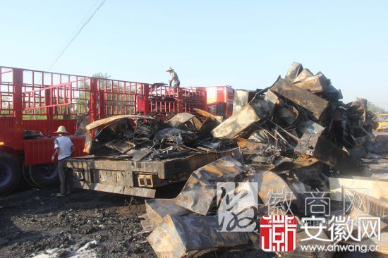 G50高速车祸 油罐车高速出事故 油罐车汽油泄漏6车起火