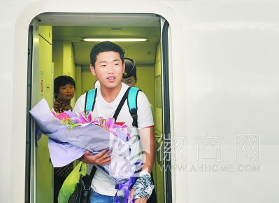 <a href='display.asp?id=14024' target='_blank'>肥西</a>周传金 周传金回到合肥