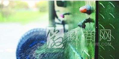 庐江县城管队长自制新式清扫车 清扫车自带洒水功能