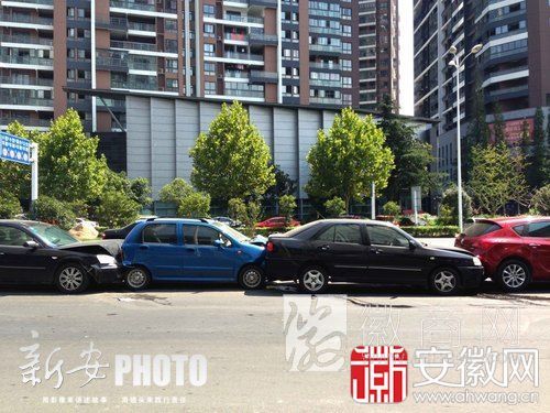 <a href='display.asp?id=12239'  target='_blank'>黄山</a>路四车追尾 合肥<a href='display.asp?id=12239'  target='_blank'>黄山</a>路