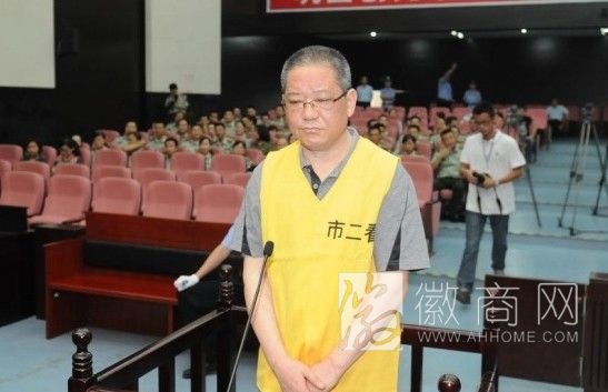 <a href='display.asp?id=8129' target='_blank'>毋保良</a>涉嫌受贿罪案开审 萧县原县委书记毋保良涉嫌受贿罪案庭审现场