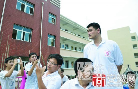 姚明解释赴金寨参观撇开球迷的原因 姚明赴金寨参观