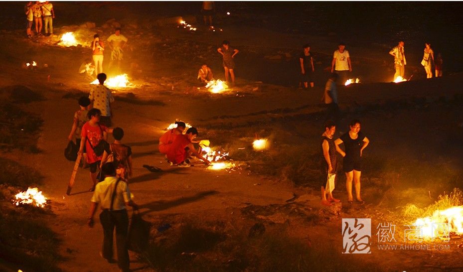 中元节合肥城区禁烧冥纸 市民烧冥纸祭祀先人