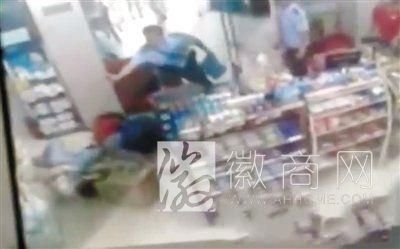 警察目睹少女被杀 <a href='display.asp?id=11552' target='_blank'>蚌埠</a>