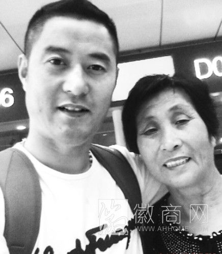 首批合肥赴台个人游出行 合肥赴台游第一人马先生和母亲的合影