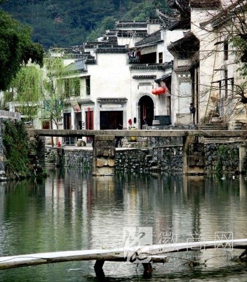 合肥一<a href='display.asp?id=18084' target='_blank'>酒</a>楼从<a href='display.asp?id=12239' target='_blank'>黄山</a>“搬”来百年徽州建筑 徽州建筑(资料图片)