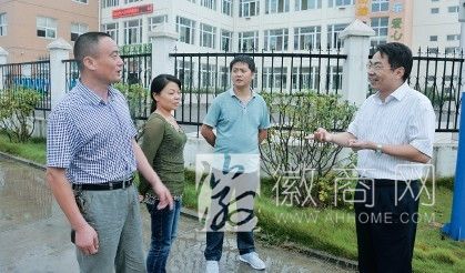 合肥市<a href='display.asp?id=18357' target='_blank'>教育</a>局副局长王杰才以家长身份进社区 合肥市<a href='display.asp?id=18357' target='_blank'>教育</a>局副局长王杰才和居民聊得火热