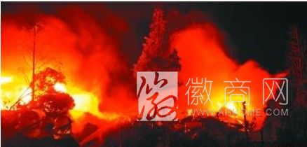 合肥淝河路卫乡一仓库发生大火 火灾现场