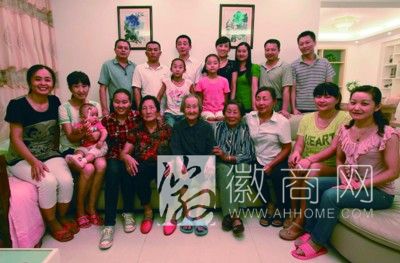 合肥102岁拥有子孙70多 大家庭有70多人