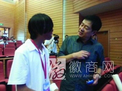 <a href='display.asp?id=11445'  target='_blank'>阜阳</a>小伙韩明建烧伤毁容考上大学 巧遇濮存昕