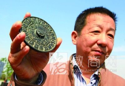 鉴宝江淮行走进渡江战役纪念馆 元代的梵文铜镜