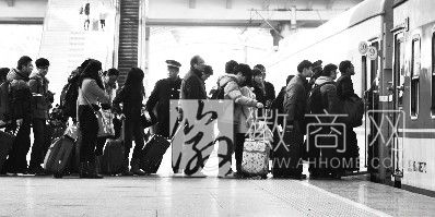 动车<a href='display.asp?id=14235' target='_blank'>高铁</a>可刷二代身份证 合肥<a href='display.asp?id=12801' target='_blank'>春运</a>