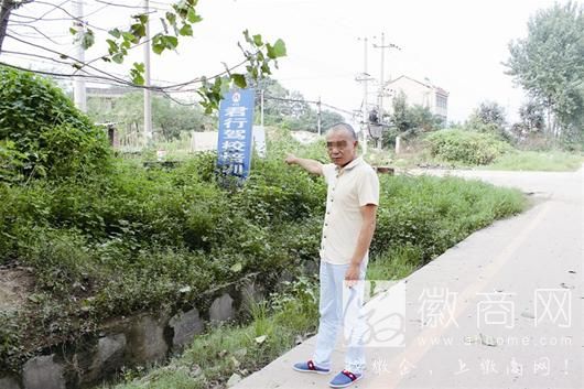 李某在黄冈指认犯案现场(警方提供)