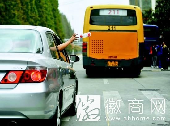 11月15日起合肥将罚车窗抛物 市民成功举报奖100元