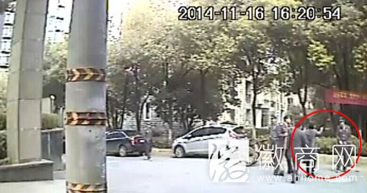 合肥<a href='display.asp?id=11533' target='_blank'>保安</a>被骂看门狗