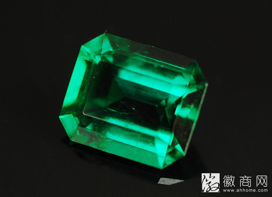 世界罕见亮相合肥珠宝展 价值1200万<a href='display.asp?id=18314' target='_blank'>人民币</a>