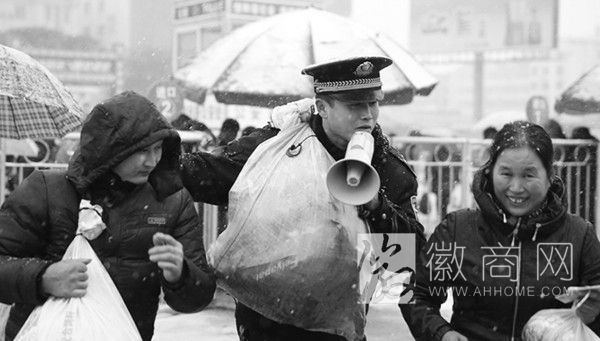 安徽降雪 <a href='display.asp?id=14235' target='_blank'>高铁</a>减速