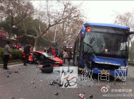 兰博基尼撞公交 兰博基尼 合肥