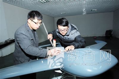 <a href='display.asp?id=14027' target='_blank'>淮北</a>青年 无人飞机