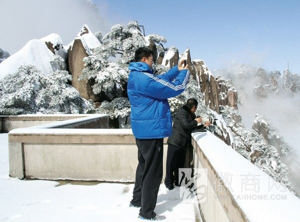 王治郅黄山赏雪 安徽