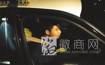 安徽合肥留学生周远 开宝马在美国飙车