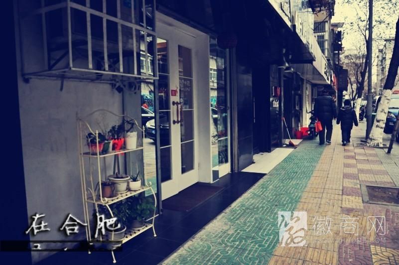 合肥红星路多家服装店转租 每年房租高达30万