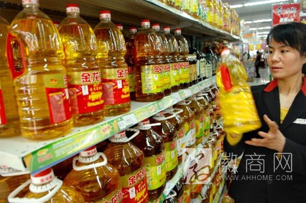 合肥食用<a href='display.asp?id=11610'  target='_blank'>油价</a>格纷纷下降 降幅10%左右