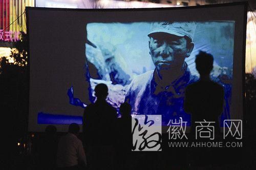 合肥人民广场夜市重整旗鼓 新增露天电影院