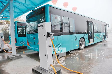 今年合肥将扩建196个大型公交充电桩 总投资6162万元
