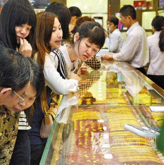 <a href='display.asp?id=7228' target='_blank'>合肥黄金价格</a>跌破300 市民不再疯抢
