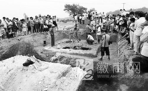 <a href='display.asp?id=11916' target='_blank'>芜湖</a>南陵县挖出北宋古墓 墓主容貌可看清